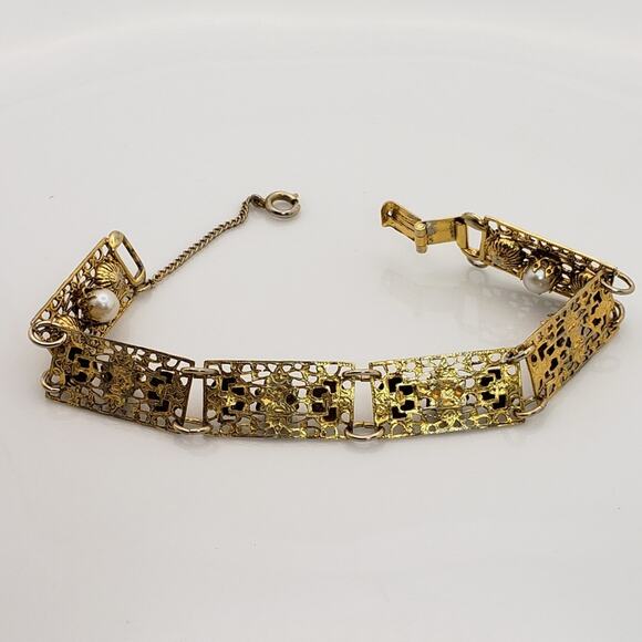 Pretty Seashell and Pearl Gold Filligree Chain Link Bracelet - Picture 5 of 7